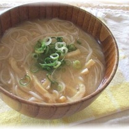 お味噌汁の残りでにゅうめんにしました（＾ｃ＾）　　ひんやり肌寒い朝にあったかにゅう麺・・とっても美味しかったです＾＾*